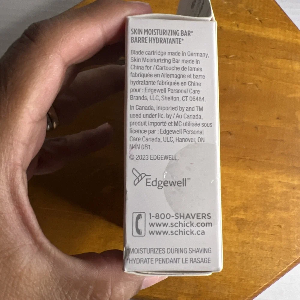 SCHICK INTUITION 3 PACK CARTRIDGE REFILLS SENSITIVE CARE (ALOE & VITAMIN E) - Picture 4 of 7